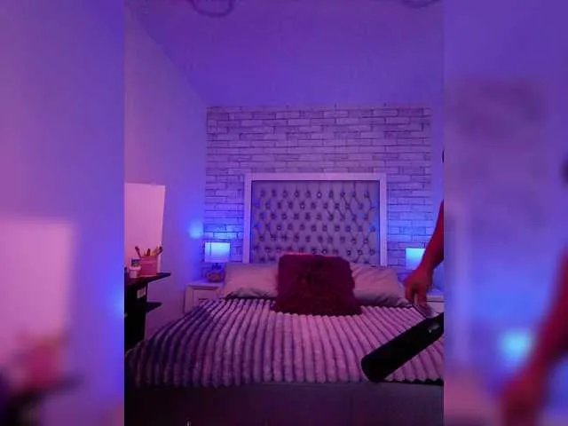 EinnyMure on BongaCams 