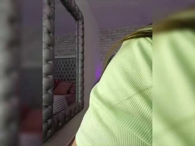 EinnyMure on BongaCams 