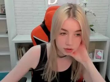 Freechat _emiliaa_ on Chaturbate