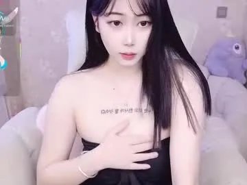 Freechat bell_cs on Chaturbate