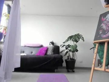 Away witchofhearts on Chaturbate