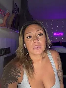 bossyroxy84 on StripChat 