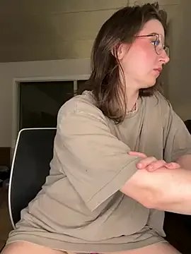 Freechat nerdynina on StripChat