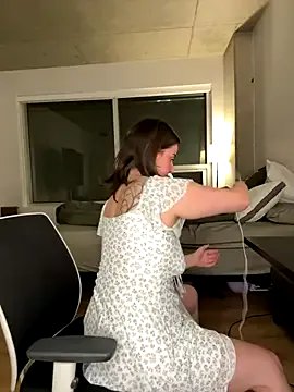 Freechat nerdynina on StripChat