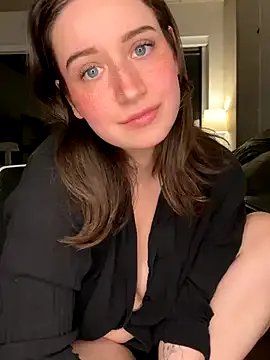 Freechat nerdynina on StripChat